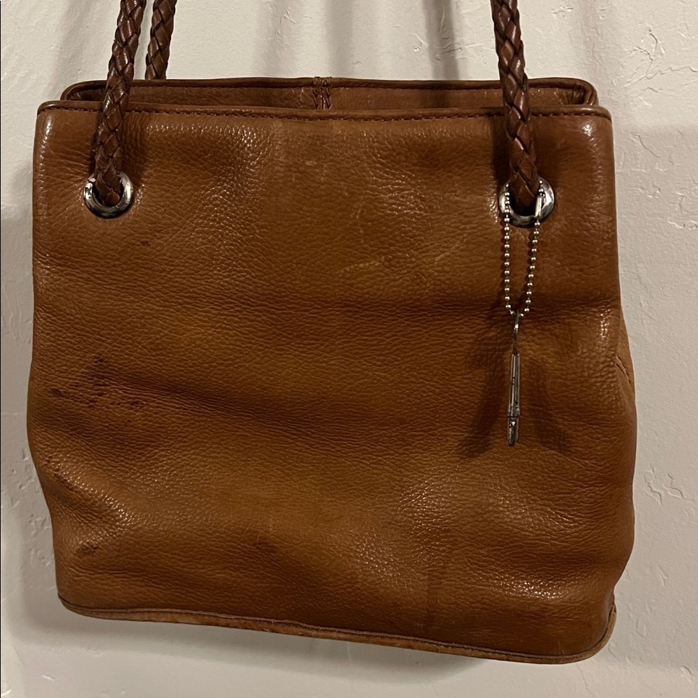 Elegant Genuine Leather Fossil Shoulder Bag - Picture 4 of 10